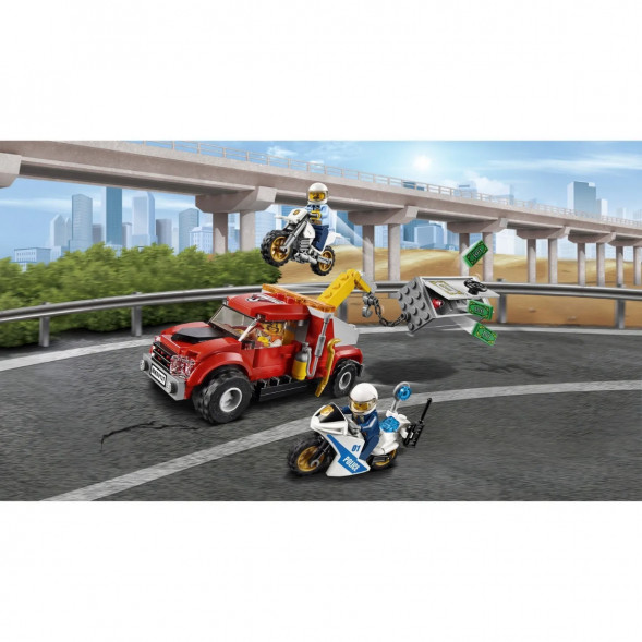 Конструктор LEGO City Police 60137 Побег на буксировщике в Ростове-на-Дону